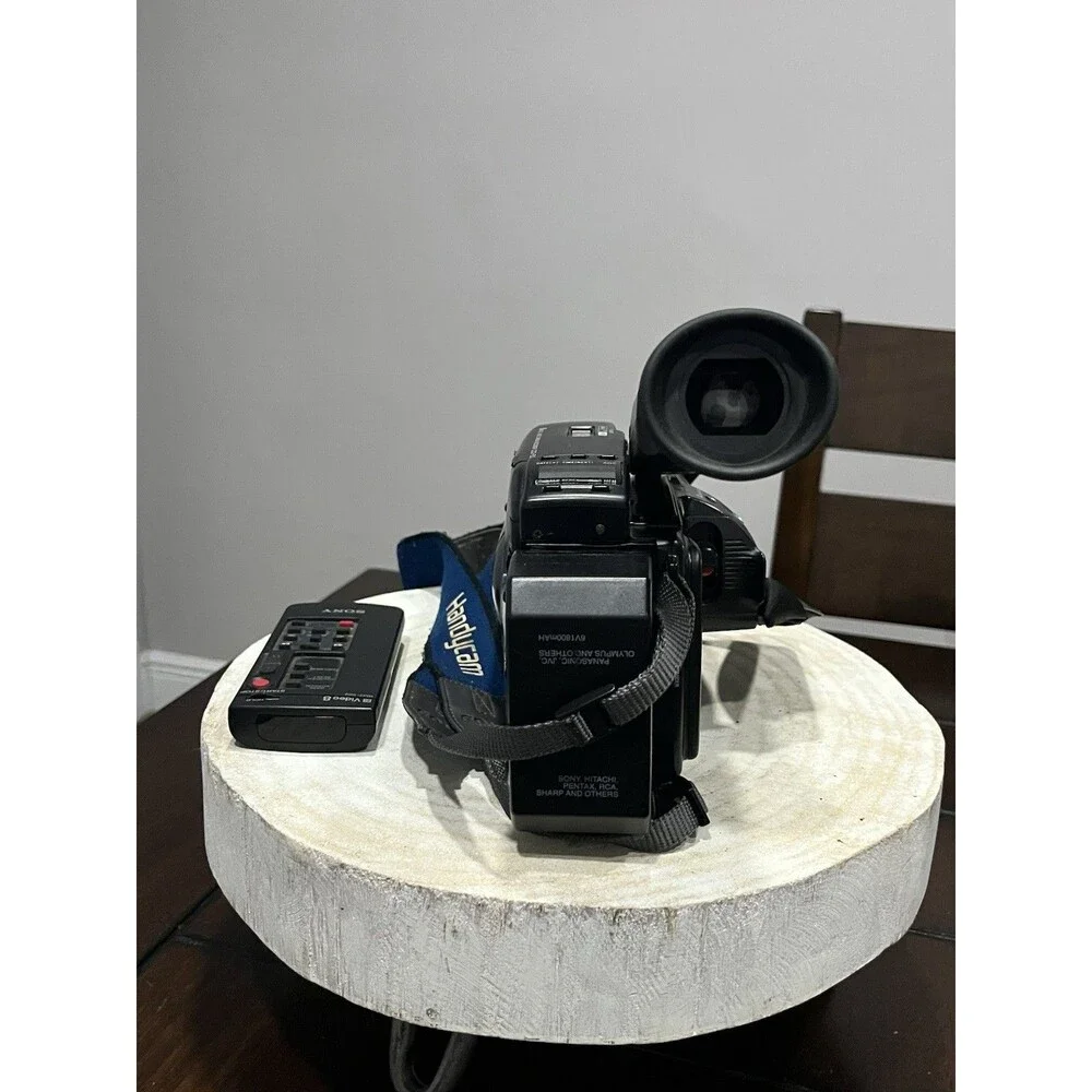 Sony CCD-F501 Video 8 Handycam 8mm Camcorder w/ Remote & Battery UNTESTED AS-IS